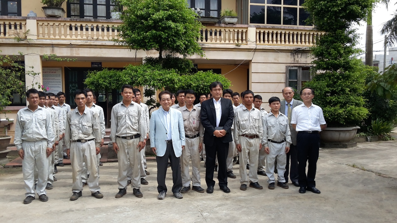 The Former- Chief Cabinet Secretary of Japanese Government paid a visit to NIBELC-Ninh Binh Vocational School